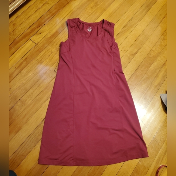 Arc'teryx Solterra v neck sleeveless dress. Pink, red. Size S. Stretchy. Soft. - Picture 3 of 9